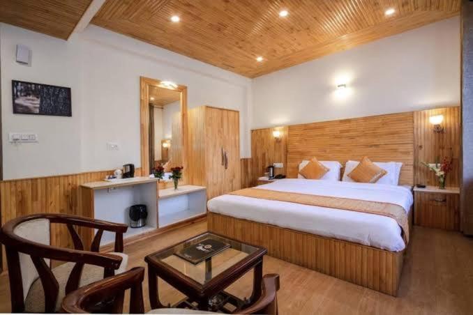 Royal Rajasthan Regency - Hotel & Restaurant 마날리 외부 사진